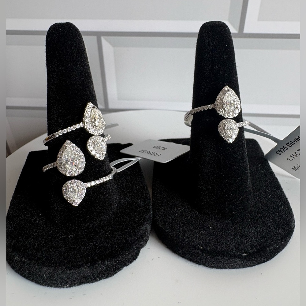 Elegant Silver Teardrop Ring Set